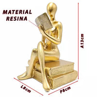 Estátua figura pensador estudando